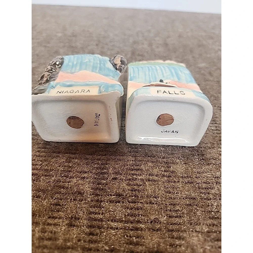 Salt & Pepper Shakers‎ Niagara Falls Made In Japan 4in Tall 2 1/2 in Wide